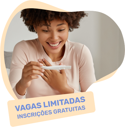 mulher com teste de gravidez na mão